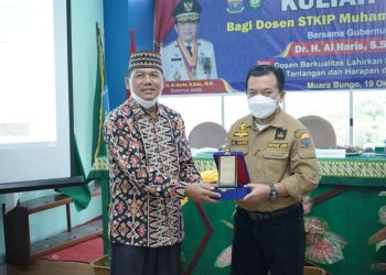 Gubernur Al Haris berikan Motivasi Pada Kuliah Umum di STKIP Muhammadiyah Bungo