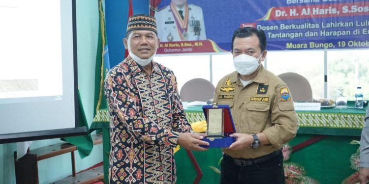 Gubernur Al Haris berikan Motivasi Pada Kuliah Umum di STKIP Muhammadiyah Bungo
