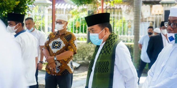 Ikuti Himbauan Wapres dan Kemenag, Gubernur Laksanakan Sholat Idul Adha 1442 H di Rumah Dinas