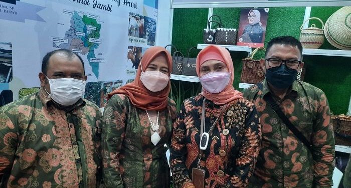 Ikuti Apkasi Expo di Jakarta, Batik Batanghari Mendapat Pujian Mendagri Tito Karnavian