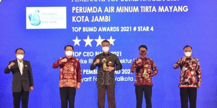 Borong 3 Penghargaan Sekaligus, Walikota Fasha Raih Top Pembina BUMD