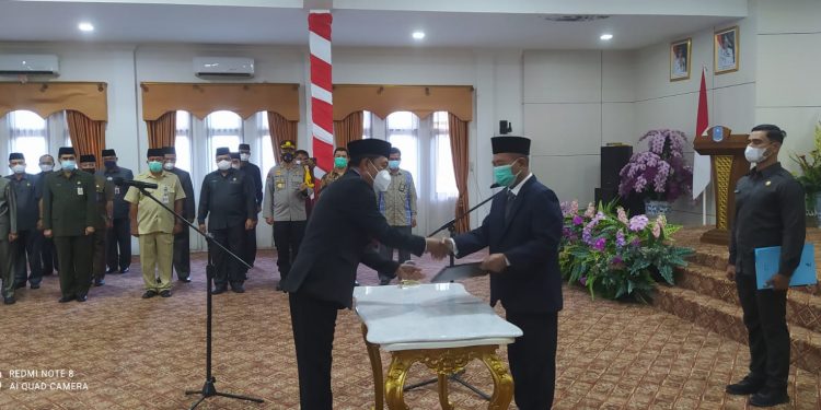Fajarman Resmi di Lantik Menjadi Sekda Merangin  Definitif oleh Bupati H.Mashur