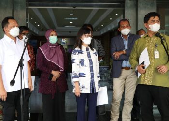 Mendagri Serahkan Keppres ke Tim Seleksi Terpilih Pembentukan Calon Anggota KPU dan Bawaslu Tahun 2022-2027