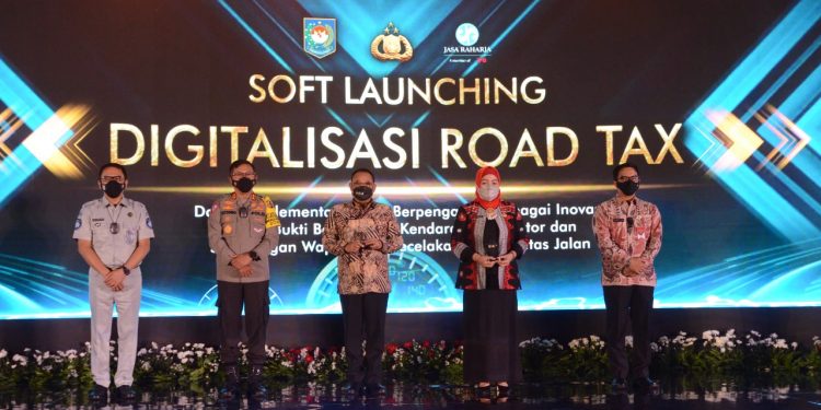Digitalisasi Pajak Kendaraan, Kemendagri Luncurkan Stiker Hologram Road Tax 