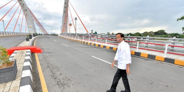 Presiden Jokowi Resmikan Jembatan Sei Alalak, Struktur Unik Cable Stayed Melengkung Asimetrik