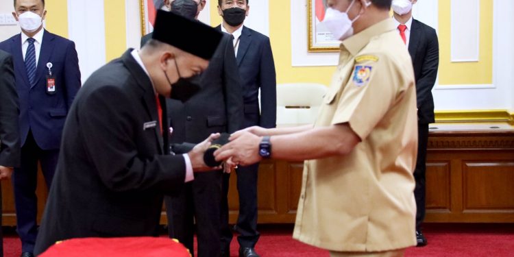 Serahkan SK Plt Dirjen Bangda, Mendagri Pesan Soal Penanganan Kemiskinan Ekstrem dan Stunting
