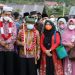 Gubernur H. Al Haris beserta Istri Disambut Acara Adat Saat Pulang Ke Desa Muara Madras