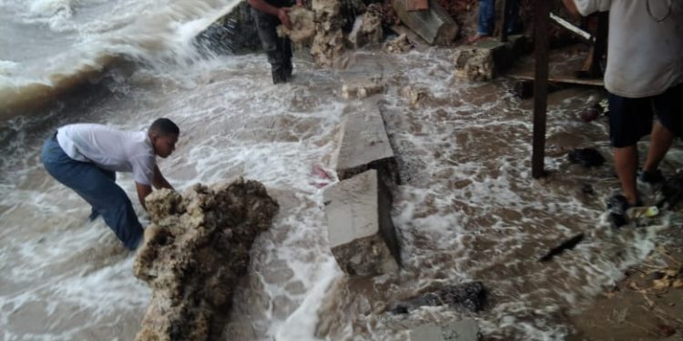 Sebanyak 34 Warga Mengungsi Akibat Banjir Rob di Kepulauan Riau