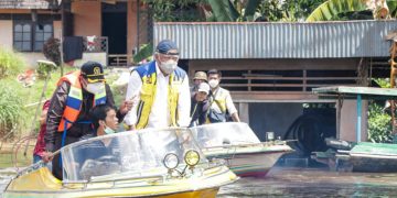 Tinjau Banjir di Sintang dan Melawi, Menteri PUPR Siapkan Penanganan Jangka Pendek dan Panjang