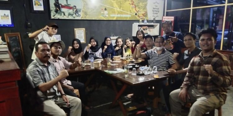 Kadis Sosial Merangin Ngopi Bareng Bersama Mahasiswa Pejuang Muda Kemensos