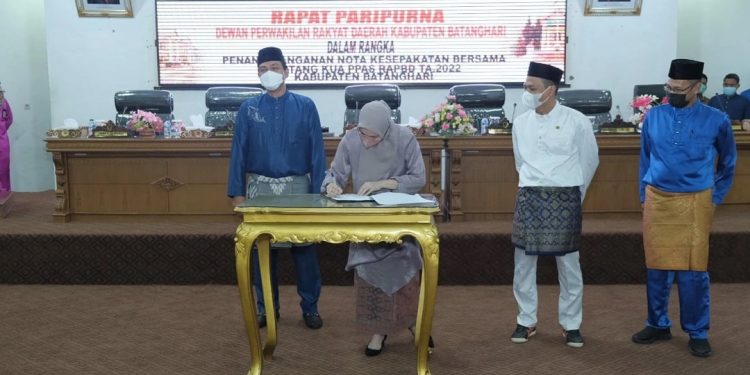 DPRD Batanghari dan Bupati Batanghari Teken Nota Kesepakatan Bersama KUA PPAS RAPBD TA.2022