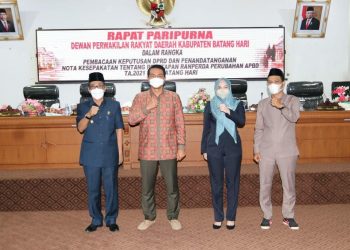 Ketua DPRD Anita Yasmin Pimpin Rapat Paripurna Penetapan Ranperda Perubahan APBD TA.2021