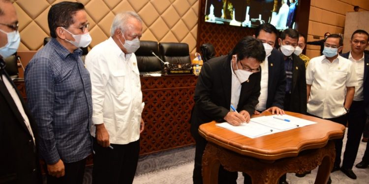 Menteri PUPR Rapat Bersama Komisi V DPR RI Bahas RUU Perubahan atas Undang-Undang Jalan 