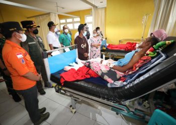 Kepala BNPB dan Menko PMK Tinjau Korban Terdampak Gunung Semeru di RSUD Pasirian 