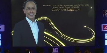 Dirjen Dukcapil Kemdagri Raih Penghargaan Best Bureaucrats Obsession Awards 2021