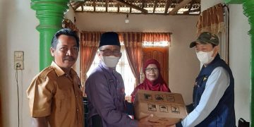 Pemkab Merangin Serahkan Bantuan Sembako, Kursi Roda dan Kaki Palsu