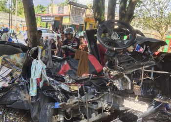 Tabrakan Maut, Bus Family Raya Dengan Mobil Carry, Tiga Orang Meninggal Ditempat