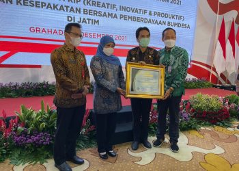 Kemendes PDTT Serahkan Penghargaan Percepatan Pembangunan Desa Tahun 2021