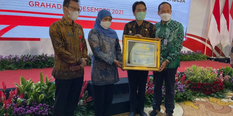 Kemendes PDTT Serahkan Penghargaan Percepatan Pembangunan Desa Tahun 2021