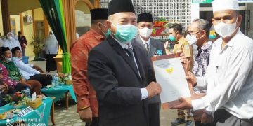 Kemenag Merangin Gelar HAB Ke-76, Bupati Serahkan Sertifikat Wakaf