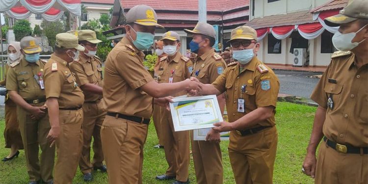 12 Instansi Dapat Penghargaan Dari Bupati Merangin Dalam Menangani Covid-19