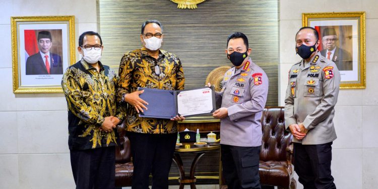 Terima Sertifikat CSFA dari BPK, Kapolri Ingin Personel Polisi Miliki Kemampuan Auditor