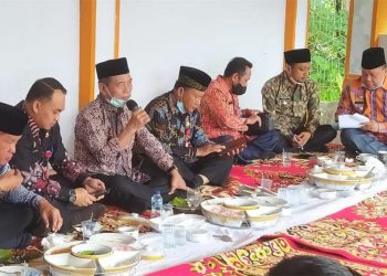 Bupati H Mashuri Berbincang-Bincang dengan Camat dan Kabag