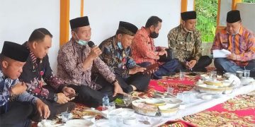 Bupati H Mashuri Berbincang-Bincang dengan Camat dan Kabag