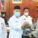 Bupati H. Mashuri Dapat Hadiah Buku dari AKBP Irwan Andy Purnamawan Selama Bertugas di Merangin