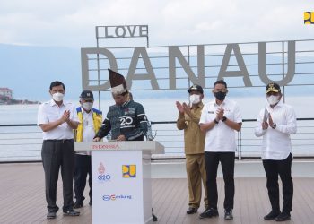 Presiden Jokowi Resmikan Penataan Kawasan Pantai Bebas sebagai Ikon Baru Parapat 
