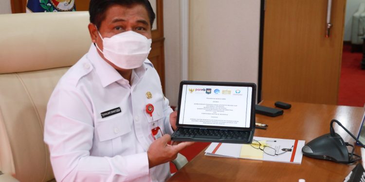 Plt. Sekjen Kemendagri Tanda Tangani Perjanjian Kerja Sama Sinergi SP4N-LAPOR!