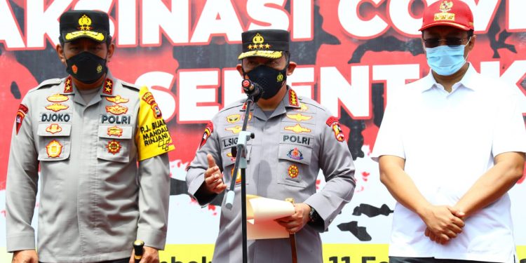 Tinjau Vaksinasi di NTB, Kapolri Minta Forkopimda Kendalikan Laju Covid-19 untuk Sukseskan Event Internasional