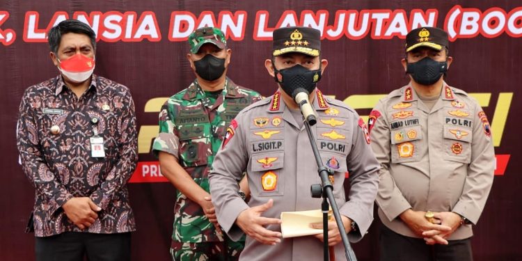Gelar Vaksinasi di Candi Borobudur, Kapolri : Percepatan di Tempat Wisata yang Interaksi Tinggi