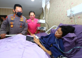 Penuhi Janji, Kapolri Jenguk Sinta Aulia Anak yang Sakit Tumor Kaki