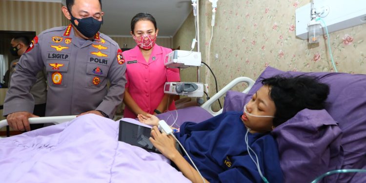 Penuhi Janji, Kapolri Jenguk Sinta Aulia Anak yang Sakit Tumor Kaki