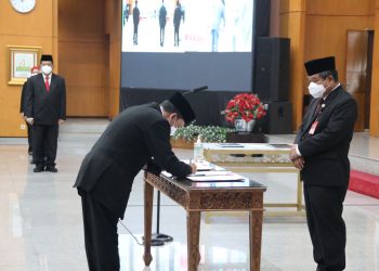 Lantik Enam Pejabat Kemendagri, Plt. Sekjen Ajak Aparatur Berorientasi pada Pelayanan 
