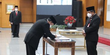 Lantik Enam Pejabat Kemendagri, Plt. Sekjen Ajak Aparatur Berorientasi pada Pelayanan 