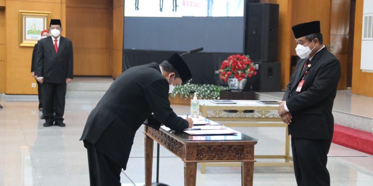 Lantik Enam Pejabat Kemendagri, Plt. Sekjen Ajak Aparatur Berorientasi pada Pelayanan 