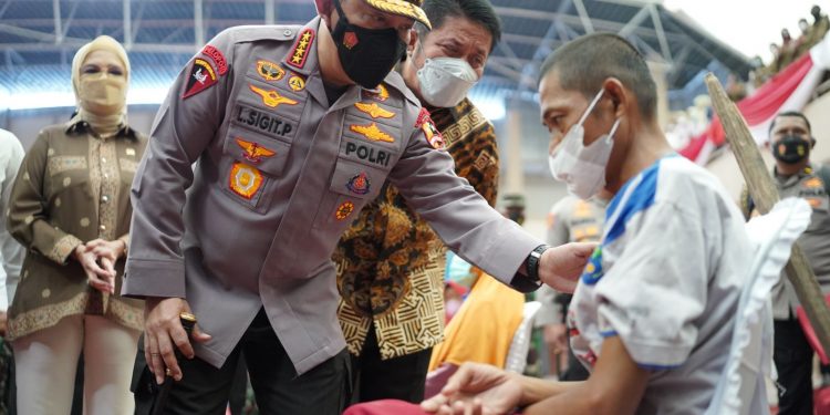 Tinjau Vaksinasi Se-Indonesia, Kapolri Dorong Percepatan Target Dosis Dua dan Booster