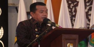Gubernur Al Haris Lounching Buku 65 Tokoh Perspektif Pembangunan Jambi