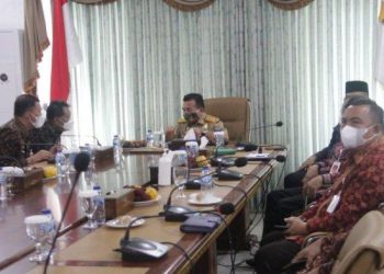 Gubernur Al Haris Harap OJK Bantu Dorong Pertumbuhan Ekonomi