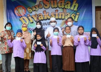 Anwar Sadat Tinjau Kegiatan Vaksinasi Anak di Desa Kampung Baru, Batang Asam