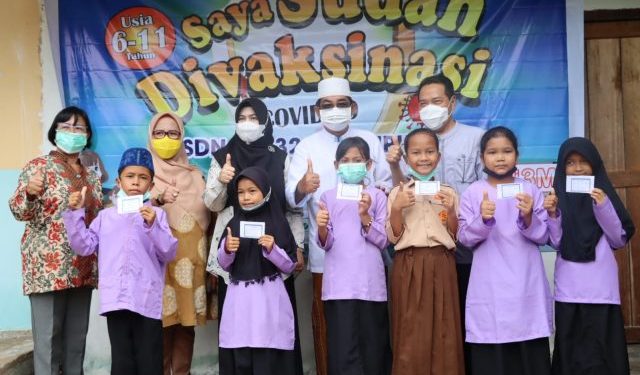 Anwar Sadat Tinjau Kegiatan Vaksinasi Anak di Desa Kampung Baru, Batang Asam