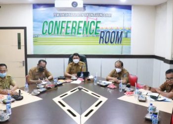 Bupati Ikuti Rapat Via Zoom Meting Dengan Jokowi Terkait Antisipasi lonjakan Covid-19 Varian Omicron