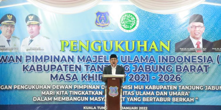 Bupati Tanjab Barat Hadiri Pengukuhan Dewan Pimpinan MUI