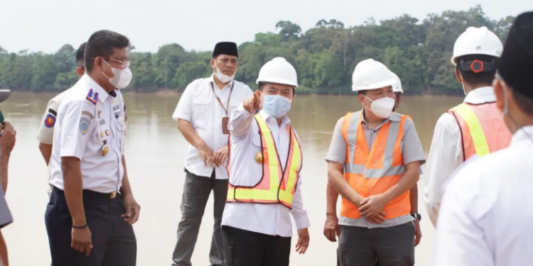 Gubernur Al Haris Tinjau Pelabuhan Desa Tenam