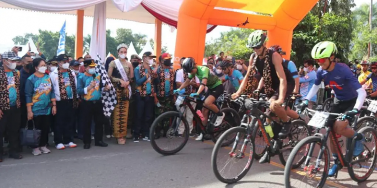 Gubernur Jambi Lepas Kerintji Mountain Bike Grand Fondo