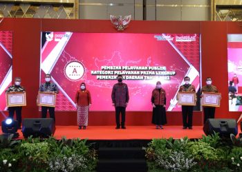 Menteri Tjahjo Kumolo Serahkan Hasil Evaluasi Pelayanan Publik 2021, Ini Hasilnya