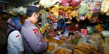 Kapolri Turun Langsung ke Pasar Pastikan Stok Minyak Goreng Untuk Warga Aman