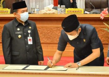 DPRD Provinsi Jambi Sahkan 2 Ranperda Menjad Perda